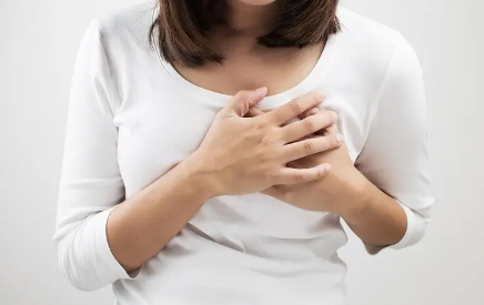 乳腺增生的症状有哪些症状，女性乳腺增生的表现有哪些