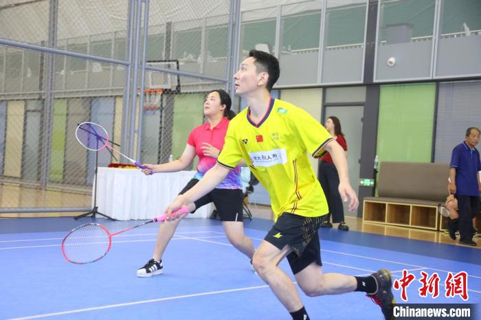 台湾高中生与大陆羽毛球名将同场竞技