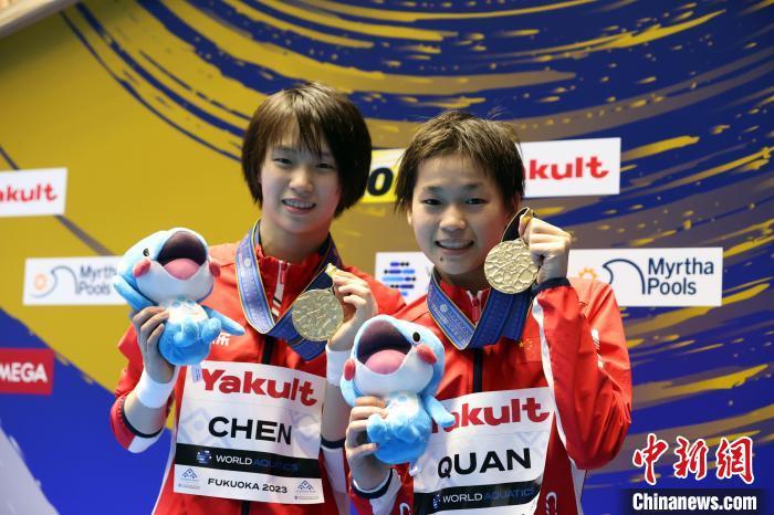 女子双人跳台卫冕成功 “两小只”期待巴黎奥运再创佳绩