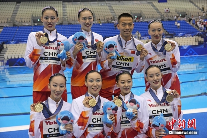 游泳世锦赛：中国花游队集体技巧自选决赛摘金