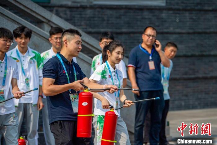 （成都大运纪事）成都大运会的香港志愿者：想向全世界展示中国大学生风采