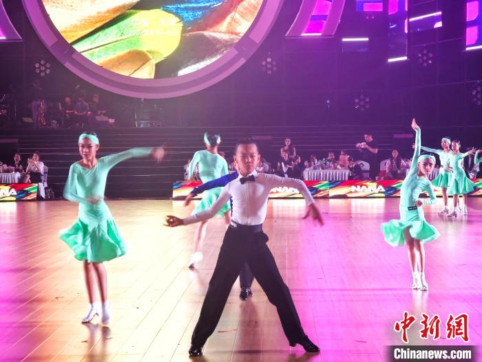 两千余人参赛 中国·天津体育舞蹈公开赛天津开战