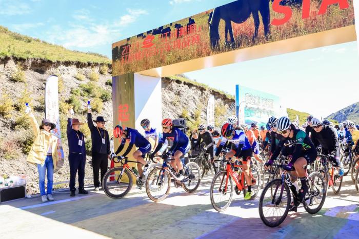 全国近200名自行车爱好者角逐红原雅克自行车挑战赛
