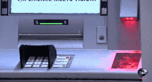 每台ATM里都藏着个人？这个传说中的“银行最高机密”是真的吗？